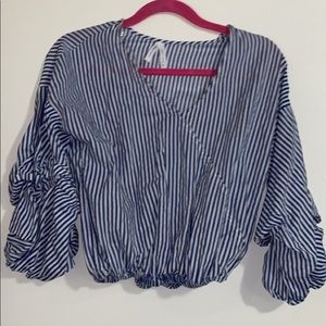 Blue & white stripe crop with puff sleeve size sm